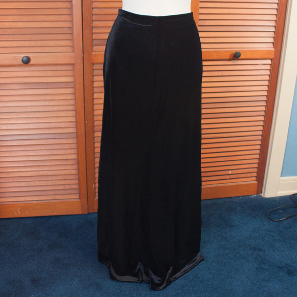 floor length black skirts